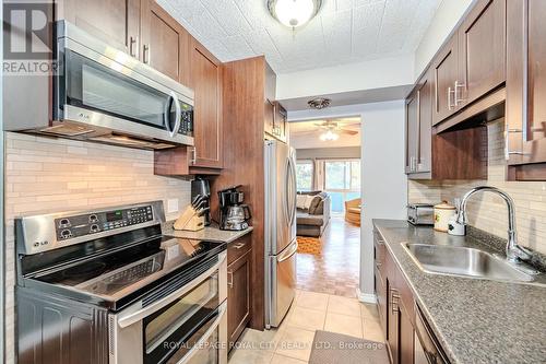 511 - 105 Conroy Crescent, Guelph, ON - Indoor Photo Showing Kitchen With Stainless Steel Kitchen