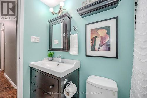 511 - 105 Conroy Crescent, Guelph, ON - Indoor Photo Showing Bathroom