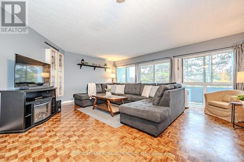 511 - 105 Conroy Crescent, Guelph, ON - Indoor Photo Showing Living Room