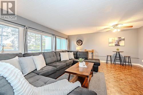 511 - 105 Conroy Crescent, Guelph, ON - Indoor Photo Showing Living Room