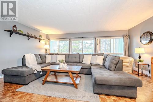 511 - 105 Conroy Crescent, Guelph, ON - Indoor Photo Showing Living Room