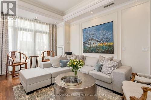 2 - 73 Scollard Street, Toronto, ON - Indoor Photo Showing Living Room