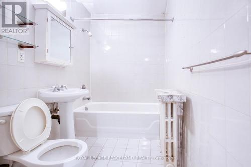 32 Strathgowan Avenue, Toronto, ON - Indoor Photo Showing Bathroom