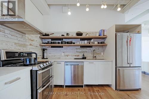 259 Oakwood Avenue, Toronto, ON - Indoor Photo Showing Kitchen