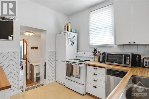 649 Tweedsmuir Avenue, Ottawa, ON - Indoor Photo Showing Kitchen With Double Sink