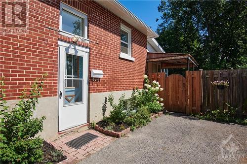 649 Tweedsmuir Avenue, Ottawa, ON - Outdoor With Exterior