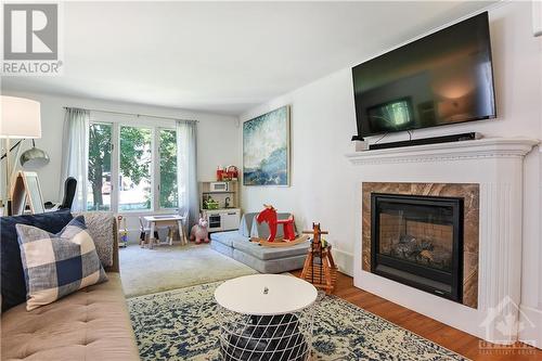 649 Tweedsmuir Avenue, Ottawa, ON - Indoor Photo Showing Living Room With Fireplace