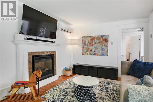 649 Tweedsmuir Avenue, Ottawa, ON - Indoor Photo Showing Living Room With Fireplace