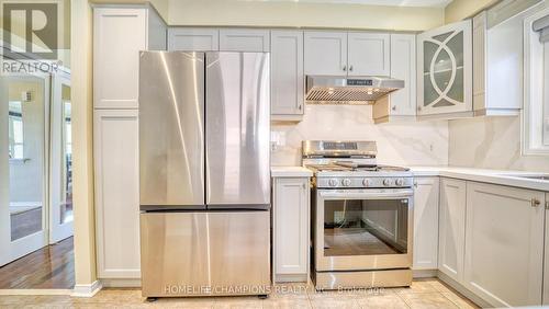 100 Russell Jarvis Drive, Markham, ON - Indoor Photo Showing Kitchen