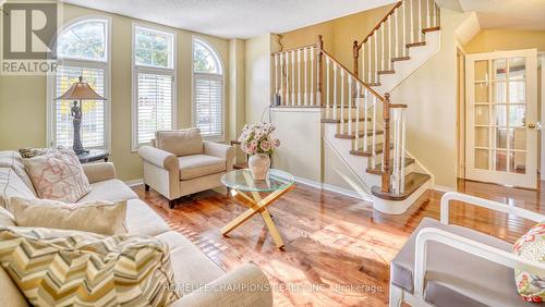 100 Russell Jarvis Drive, Markham, ON - Indoor Photo Showing Living Room