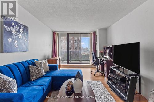 1104 - 17 Knightsbridge Road, Brampton, ON - Indoor Photo Showing Living Room