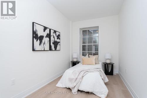 1982 Barber House Lane, Mississauga, ON - Indoor Photo Showing Bedroom