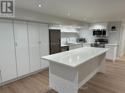 Bsmt - 1486 Rometown Drive, Mississauga, ON - Indoor Photo Showing Kitchen