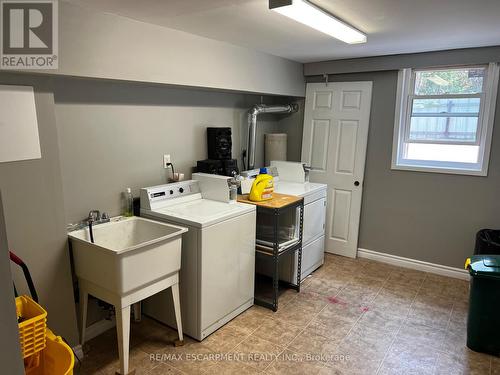 2336 Mountainside Drive, Burlington, ON - Indoor Photo Showing Laundry Room