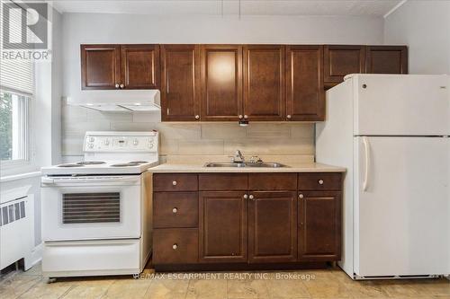 2336 Mountainside Drive, Burlington, ON - Indoor Photo Showing Kitchen With Double Sink