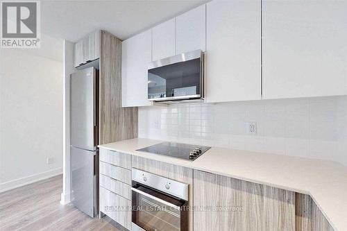 601 - 2481 Taunton Road, Oakville, ON - Indoor Photo Showing Kitchen