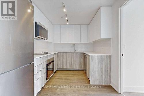 601 - 2481 Taunton Road, Oakville, ON - Indoor Photo Showing Kitchen