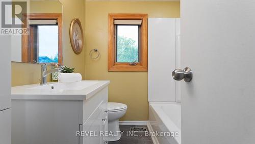 2066 Villa Nova Road, Norfolk, ON - Indoor Photo Showing Bathroom