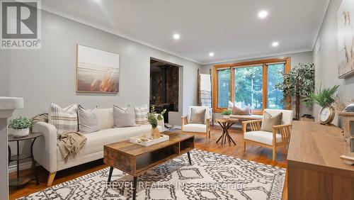 2066 Villa Nova Road, Norfolk, ON - Indoor Photo Showing Living Room