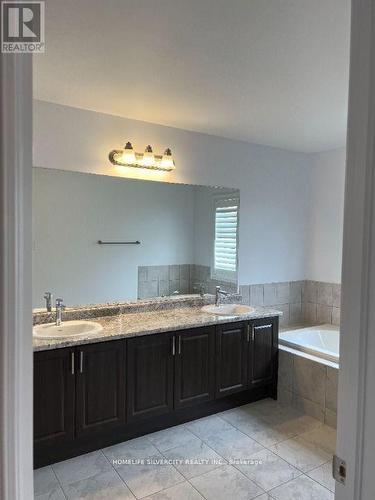 178 Seeley Avenue, Southgate, ON - Indoor Photo Showing Bathroom