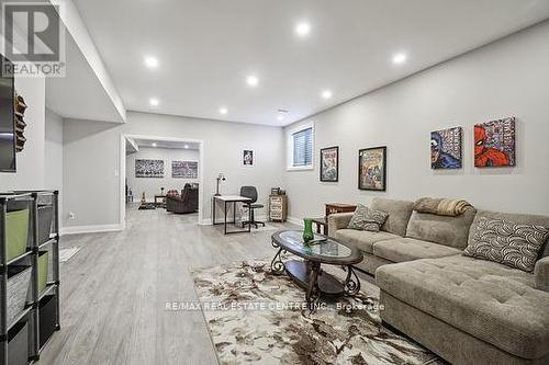 9738 Dundas Street E, Erin, ON - Indoor Photo Showing Living Room