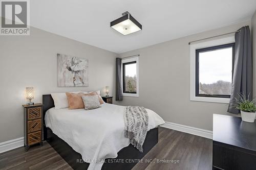 9343 Wellington 22 Road, Erin, ON - Indoor Photo Showing Bedroom