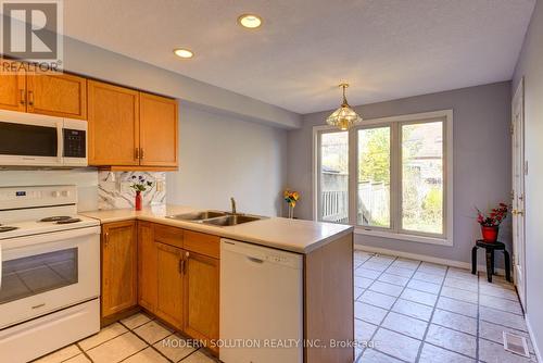 60 Camm Crescent, Guelph, ON - Indoor Photo Showing Kitchen With Double Sink