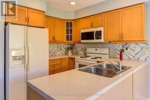 60 Camm Crescent, Guelph, ON - Indoor Photo Showing Kitchen With Double Sink