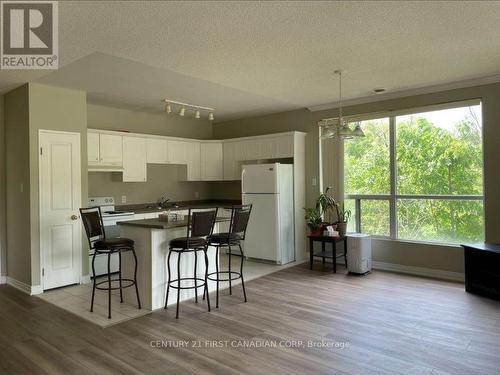 206 - 255 Keats Way, Waterloo, ON - Indoor Photo Showing Kitchen