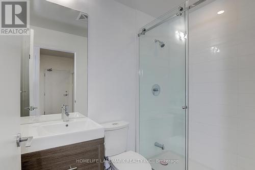 2212 - 70 Forest Manor Road, Toronto, ON - Indoor Photo Showing Bathroom