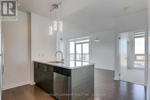 2212 - 70 Forest Manor Road, Toronto, ON - Indoor Photo Showing Kitchen