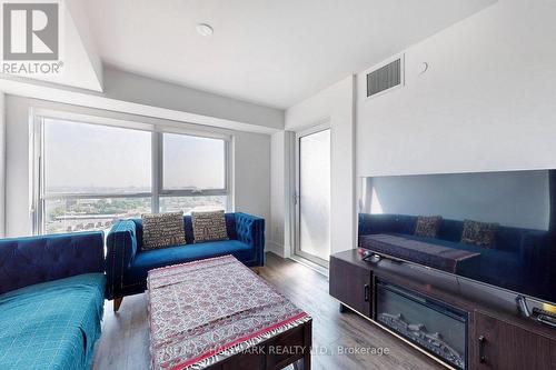 1801 - 225 Village Green Square, Toronto, ON - Indoor Photo Showing Living Room