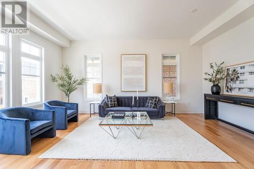 2159 Royal Gala Circle, Mississauga, ON - Indoor Photo Showing Living Room