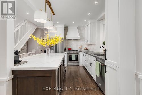 114 Rainsford Road, Toronto, ON - Indoor Photo Showing Kitchen With Upgraded Kitchen