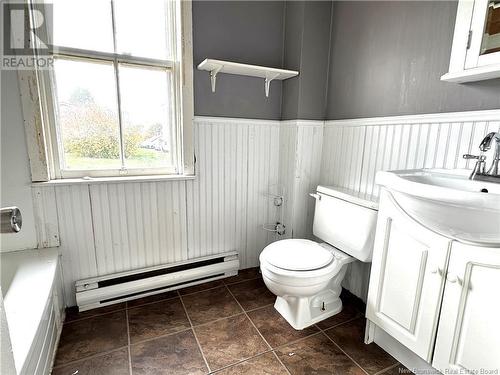 196 Park Avenue, Saint John, NB - Indoor Photo Showing Bathroom