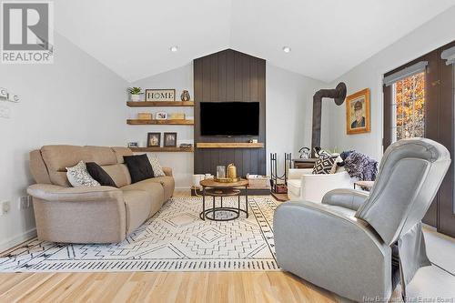 5147 117 Route, Baie-Sainte-Anne, NB - Indoor Photo Showing Living Room