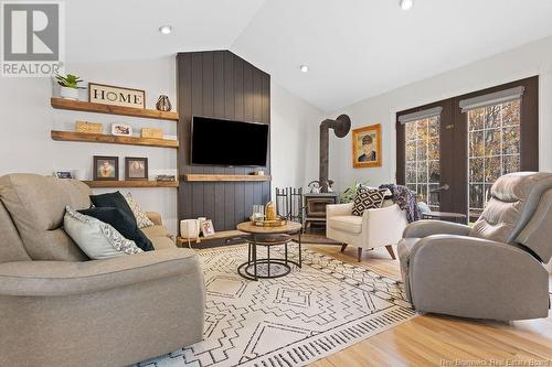 5147 117 Route, Baie-Sainte-Anne, NB - Indoor Photo Showing Living Room