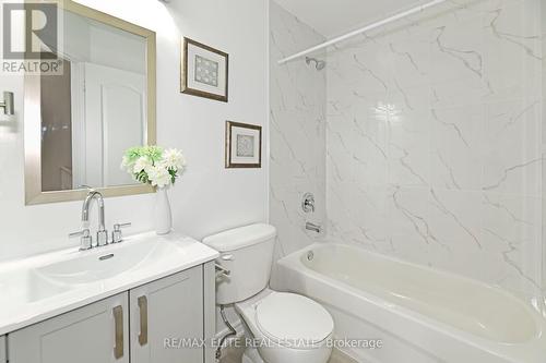 2 Pike Lane, Markham, ON - Indoor Photo Showing Bathroom