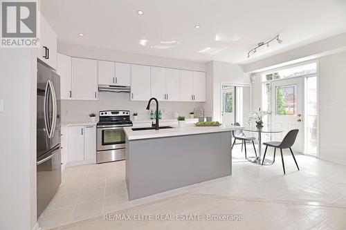 2 Pike Lane, Markham, ON - Indoor Photo Showing Kitchen