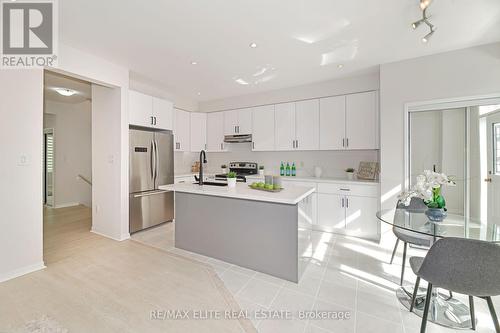 2 Pike Lane, Markham, ON - Indoor Photo Showing Kitchen