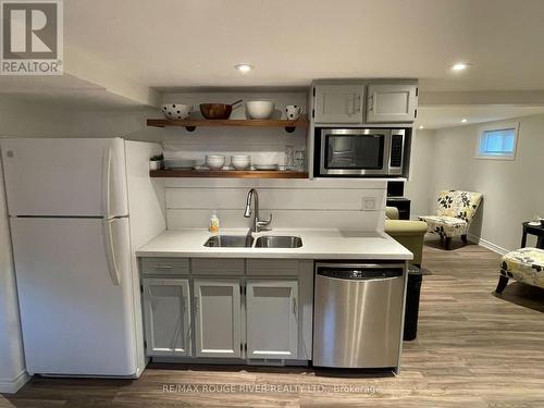 59 Oak Avenue, East Gwillimbury, ON - Indoor Photo Showing Kitchen With Double Sink