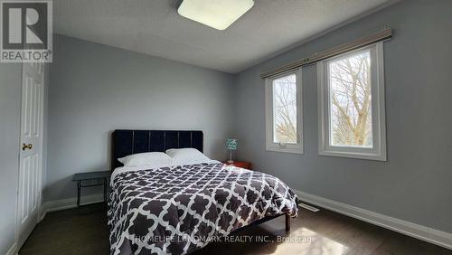 48 Fanshawe Drive, Richmond Hill, ON - Indoor Photo Showing Bedroom