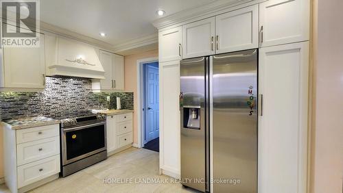 48 Fanshawe Drive, Richmond Hill, ON - Indoor Photo Showing Kitchen With Upgraded Kitchen