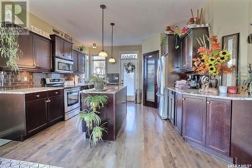 8013 Edgewater Bay, Regina, SK - Indoor Photo Showing Kitchen With Upgraded Kitchen