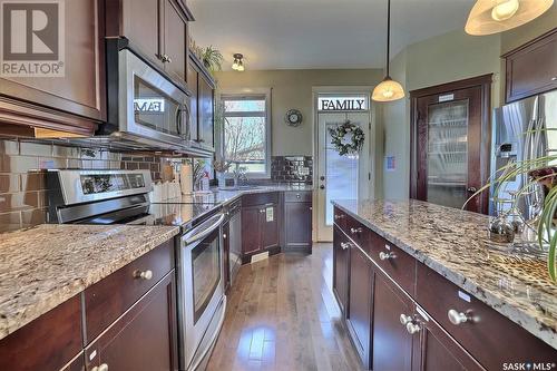 8013 Edgewater Bay, Regina, SK - Indoor Photo Showing Kitchen With Upgraded Kitchen