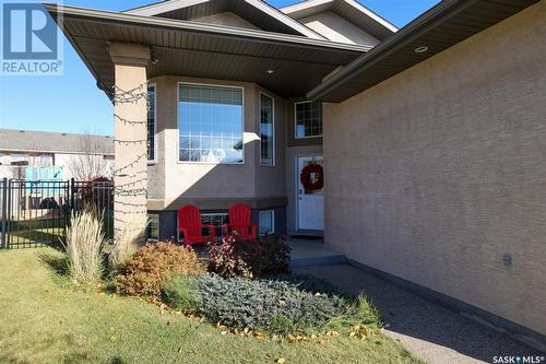 8013 Edgewater Bay, Regina, SK - Outdoor