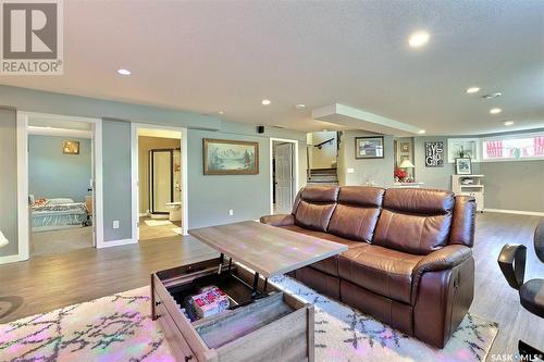 8013 Edgewater Bay, Regina, SK - Indoor Photo Showing Living Room