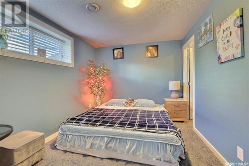 8013 Edgewater Bay, Regina, SK - Indoor Photo Showing Bedroom