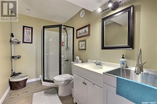 8013 Edgewater Bay, Regina, SK - Indoor Photo Showing Bathroom