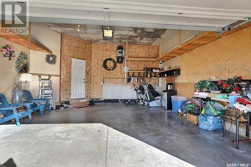 8013 Edgewater Bay, Regina, SK - Indoor Photo Showing Garage